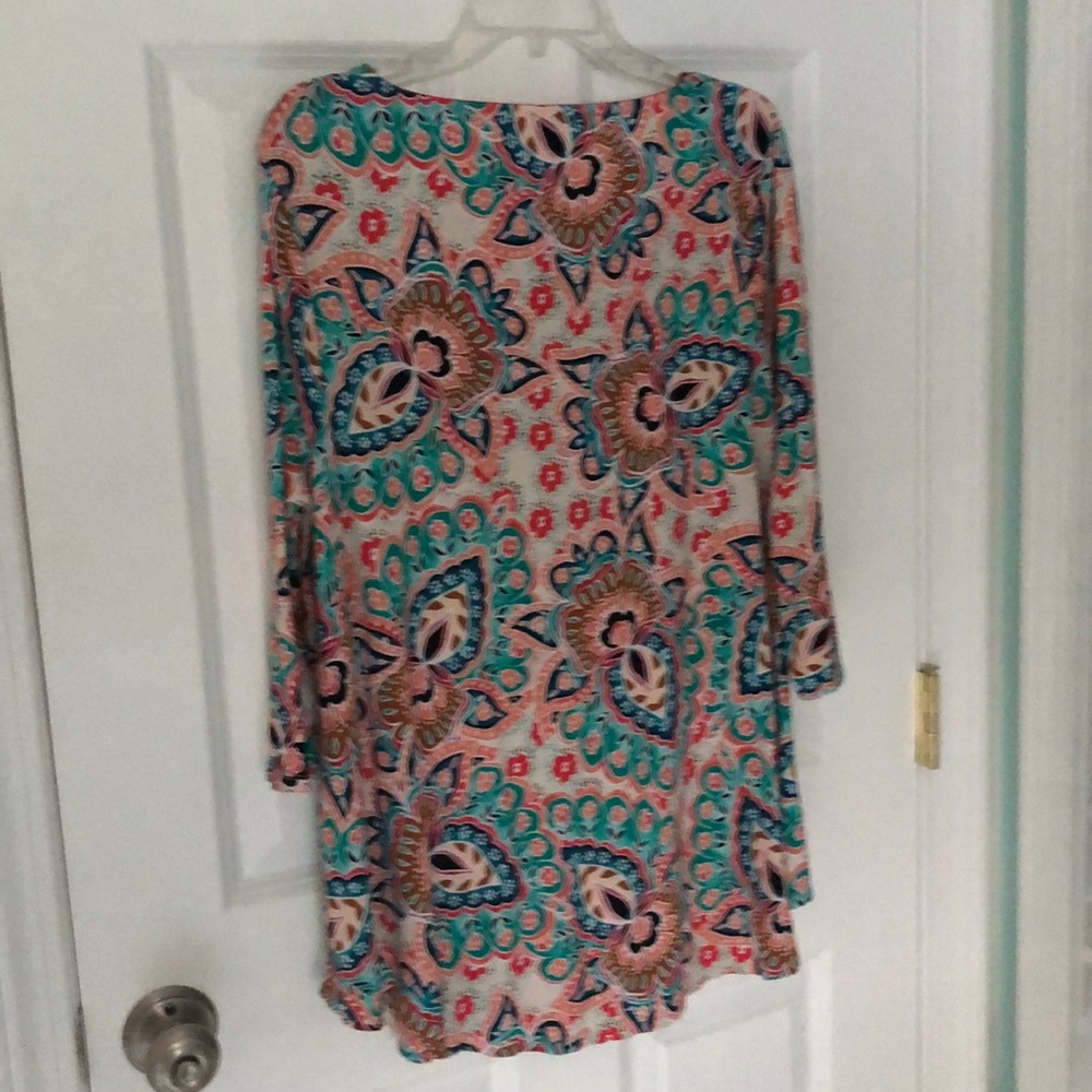 Ladies top - Picture 2 of 3
